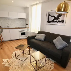 Apartamento Lovely Heart Of Golden Square Fiber Wifi, Niza